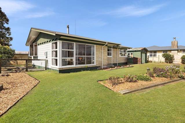 Gracious Cottage on Colossal Residential Section