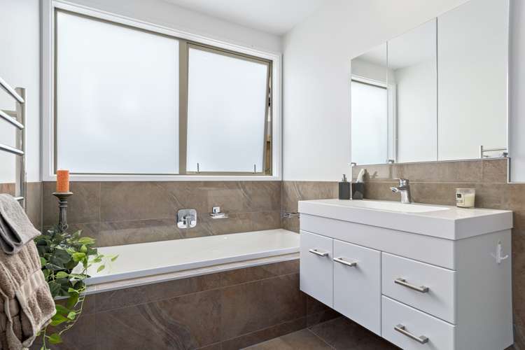 8 Awatira Drive Papamoa_17