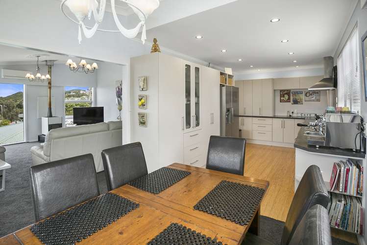 220 Dowse Drive Maungaraki_4
