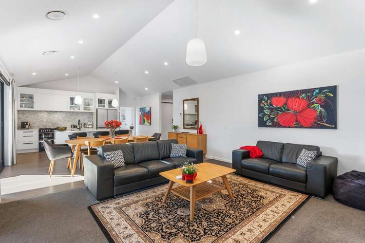 61 Queen Charlotte Drive Aotea_9