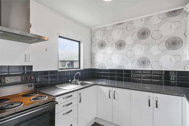 2/4 Maplesden Drive Clendon Park_3