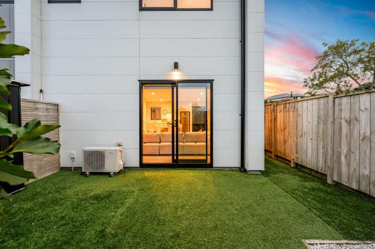 52f Vodanovich Road Te Atatu South_21