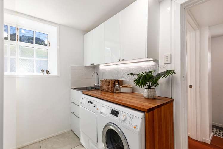 132 Lyall Parade Lyall Bay_21