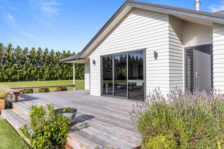 39 Kairau Road East Waitara_5