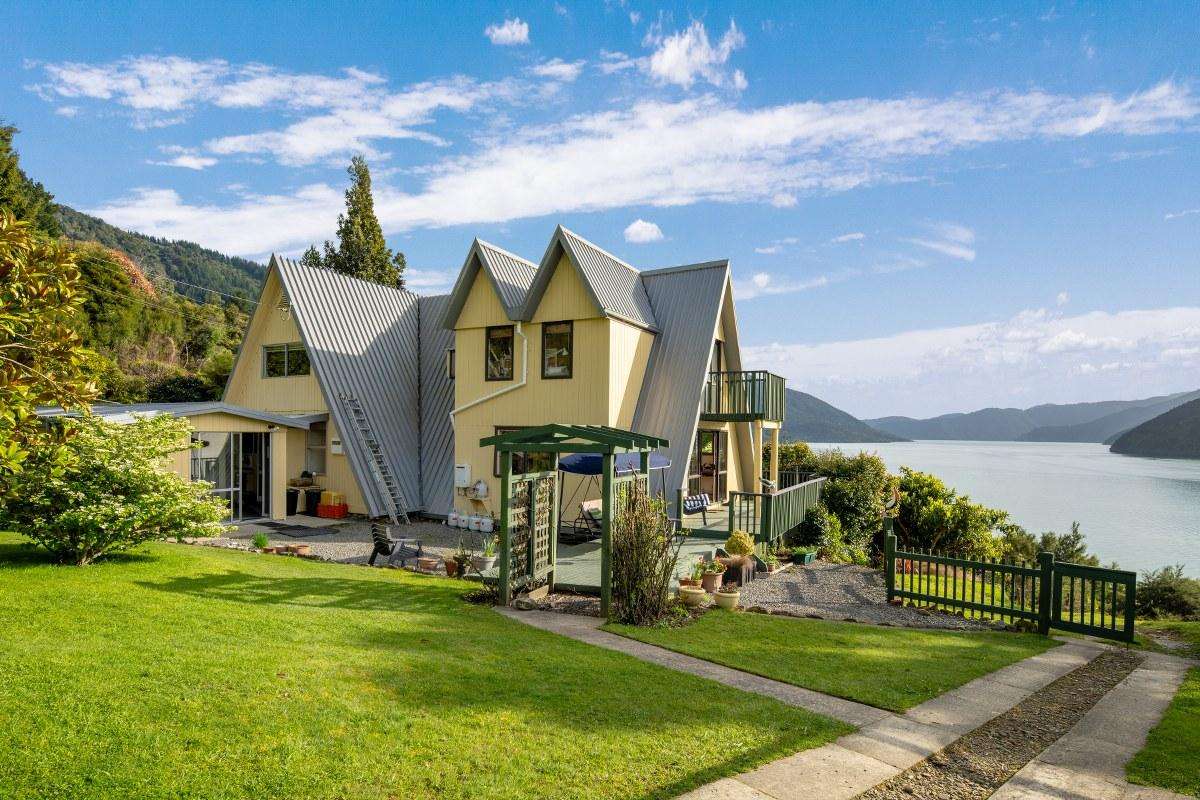 Black Point, Whatanihi._2