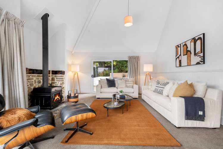 8 Arawata Terrace Fernhill/Sunshine Bay_10