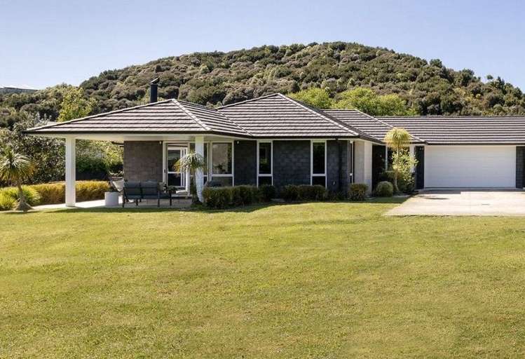 266 Lakes Boulevard_0