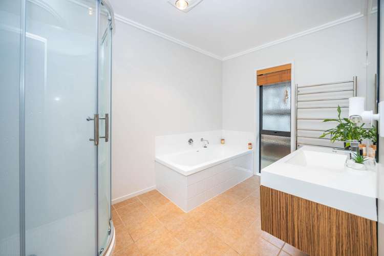 54 Farnborough Drive Nawton_13