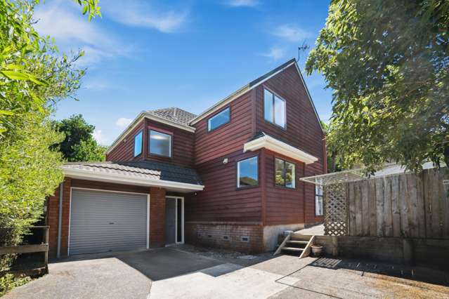 Townhouse oasis in central Karori