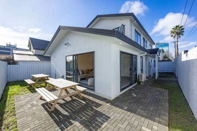 Spacious 6-Bedroom, 4-Bathroom Family Home in Prime Otahuhu Location