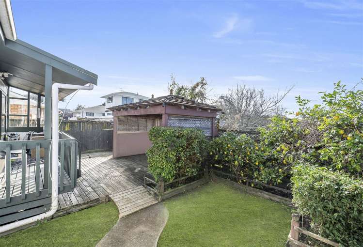 2/2 Jenkins Place Manurewa_6