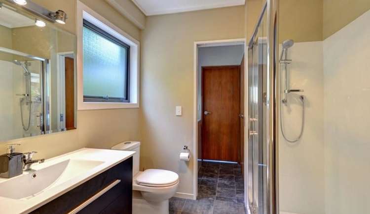 15 Lochy Road Fernhill/Sunshine Bay_9