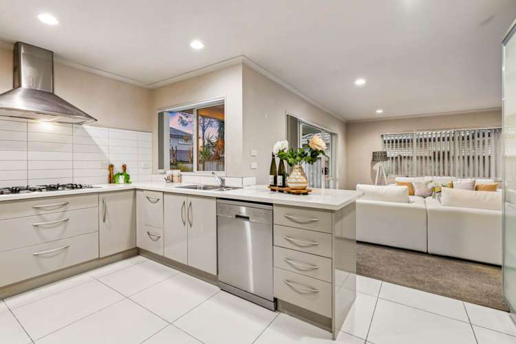 58 Salford  Crescent Flat Bush_3
