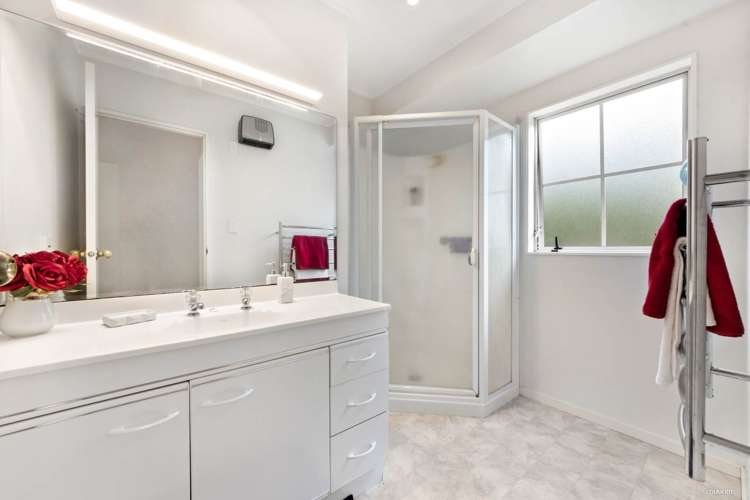 15 Riverview Road New Lynn_11