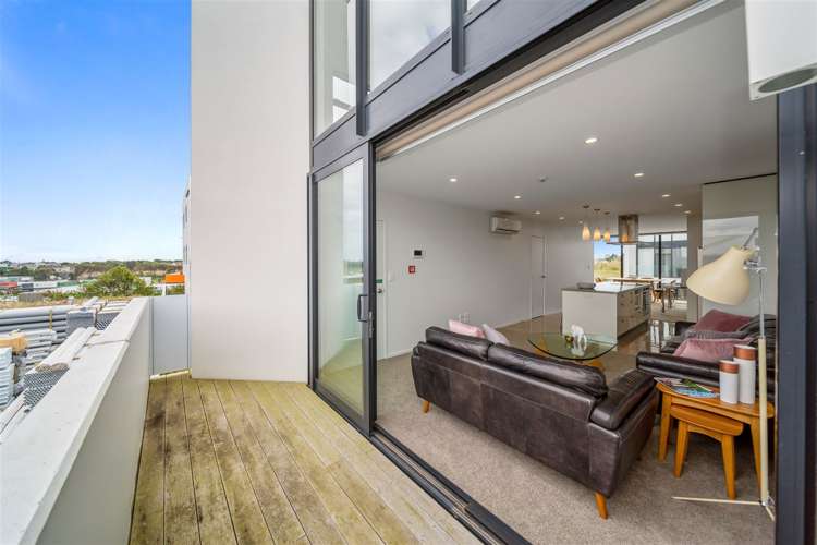 2/86 Hurlstone Drive Taranaki_16