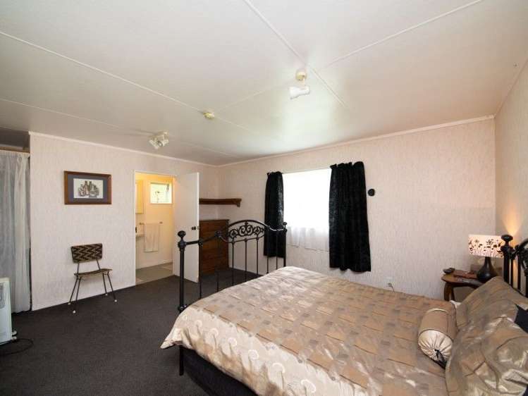 1112 Rangiotu Road Rangiotu_16