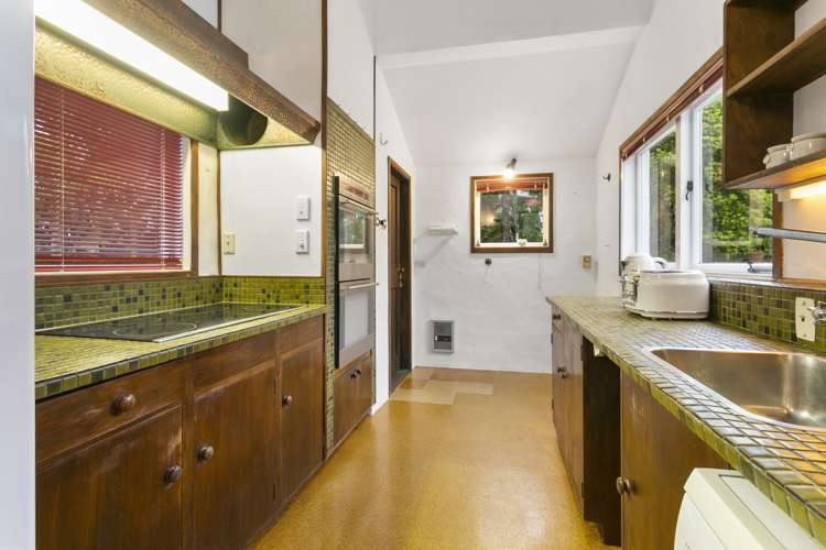 531 Scenic Drive Waiatarua_10