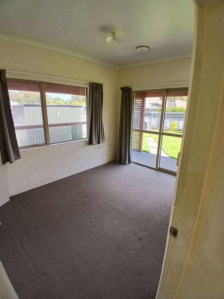 7 Elizabeth Grove Stratford_23