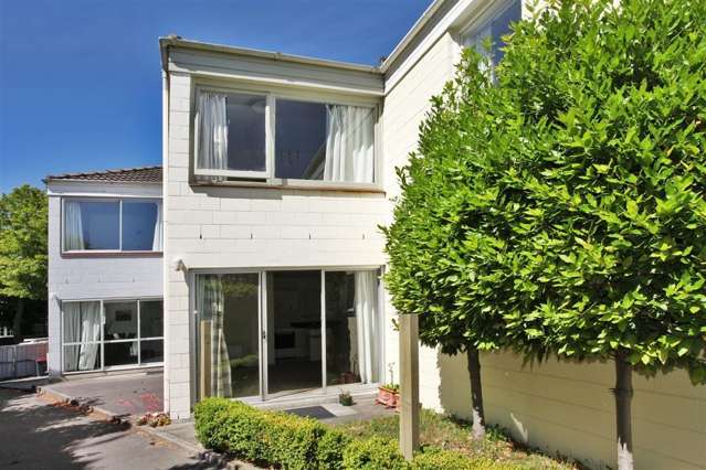 2/27 Rugby Street Merivale_2