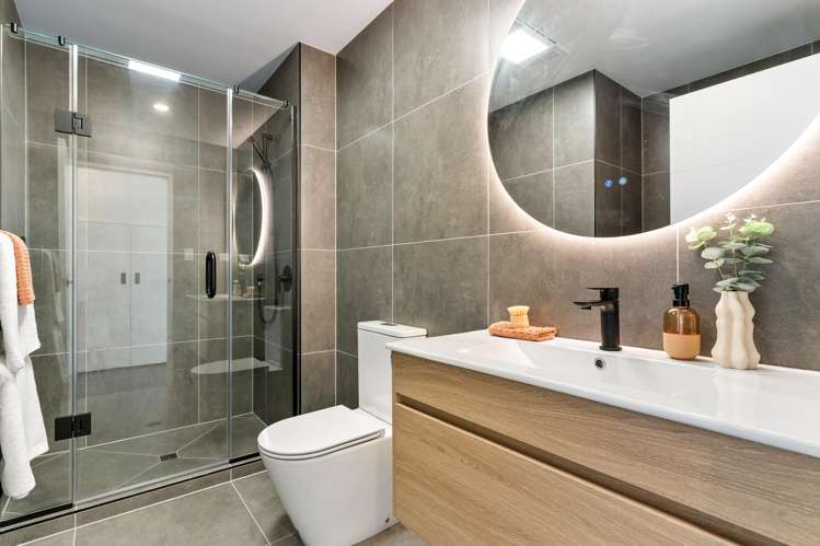 1/6 Embassy Place Glenfield_2
