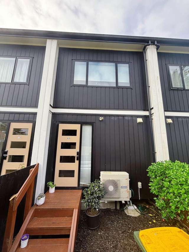 2 Bedrooms townhouse in the Heart of Panmure