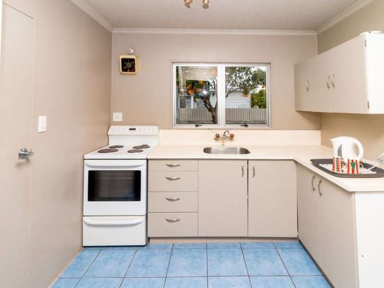 2/8 Flanders Avenue Onekawa_3
