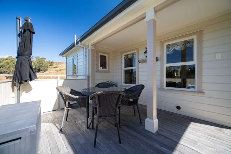 7 Banff Way Toi Toi_23