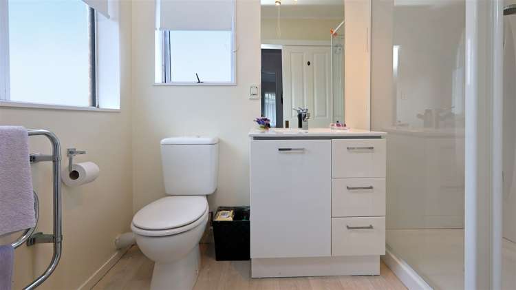 100b Rhinevale Close Henderson_14