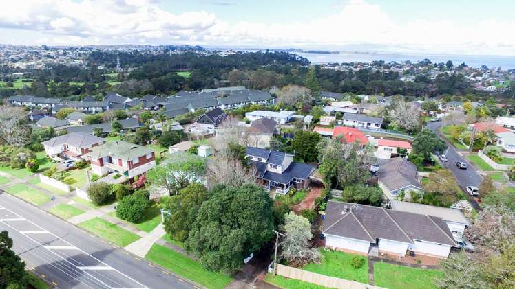 52 Golf Road New Lynn_17