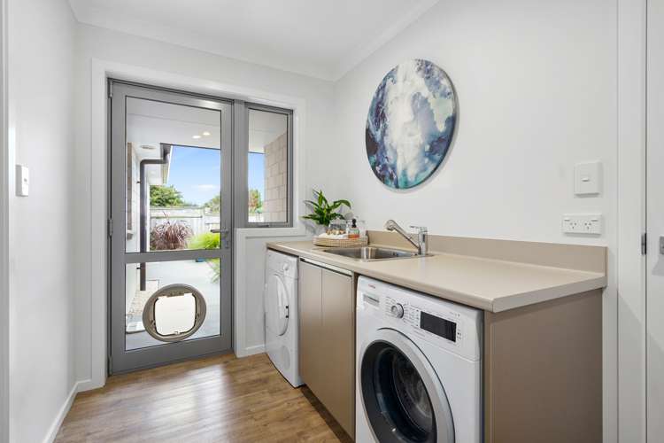 17 Henry Bell Close Leamington_19