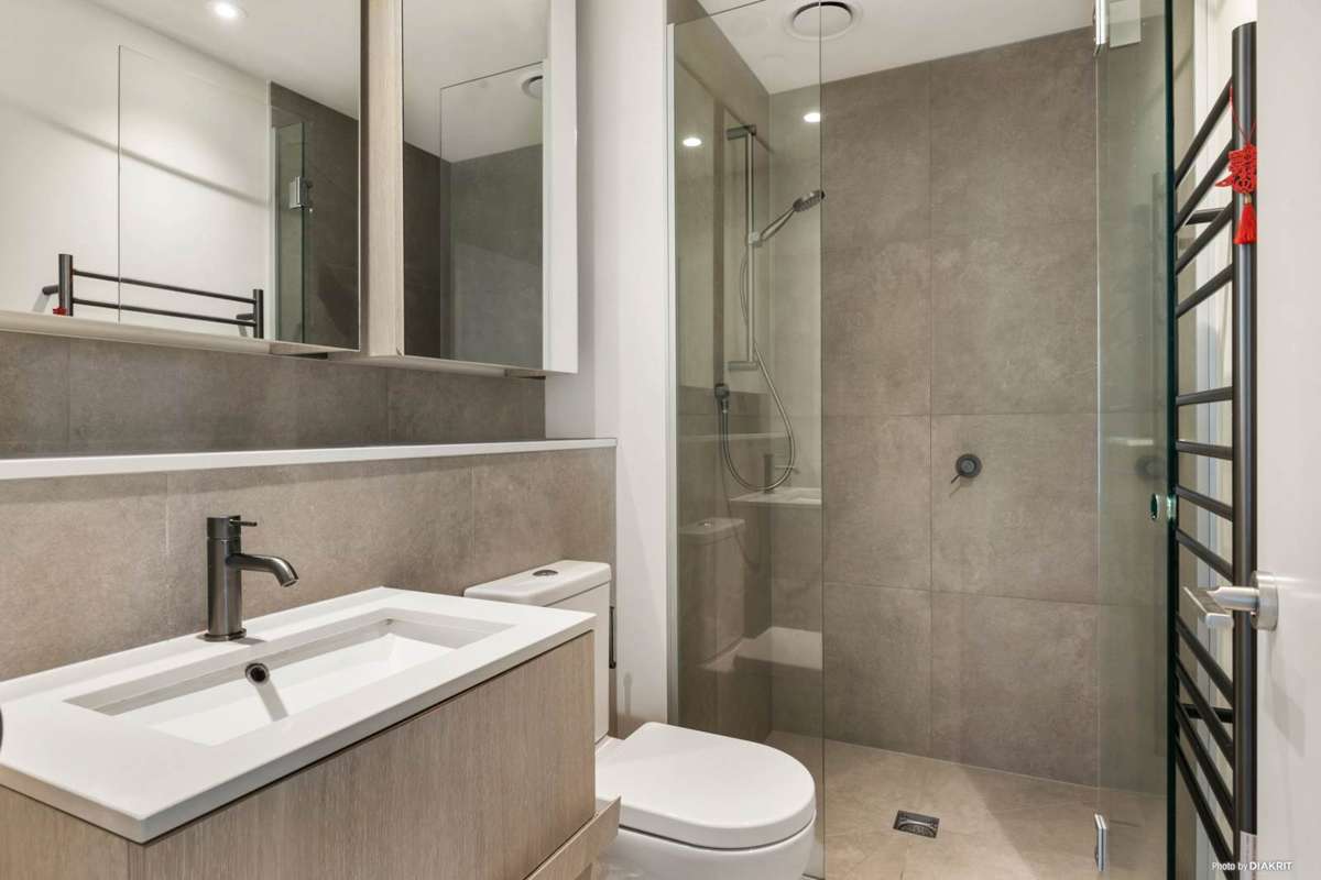 1003/10 Commerce Street_3