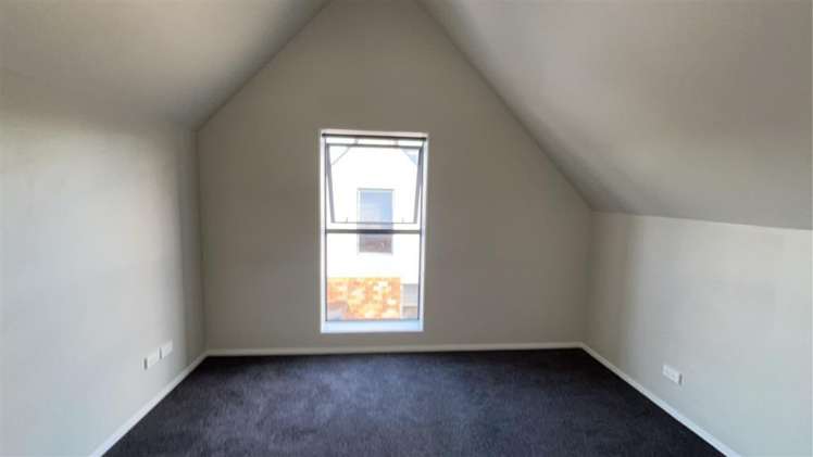 8D Inverness Avenue Hamilton East_19