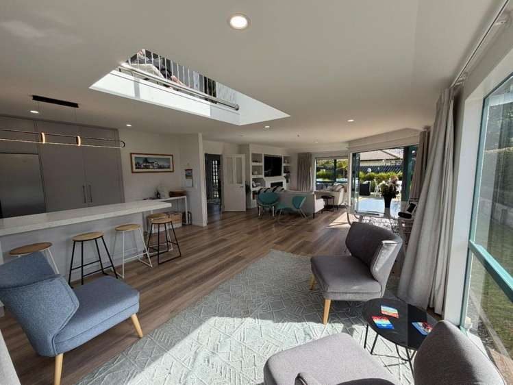 20 Sunrise Avenue 11229_8