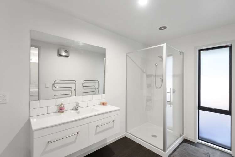 17 Carnaveron Drive Lincoln_12