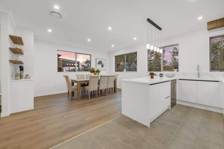 18 Castlebane Drive Flat Bush_11