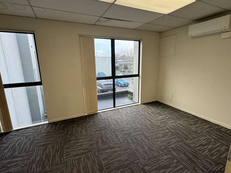 Unit D, 5 Tenahaun Place Wigram_5