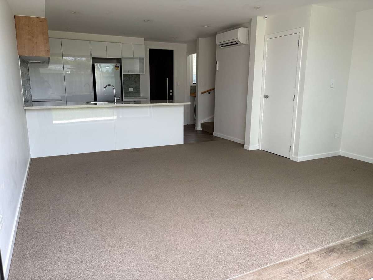 Beachside living, modern 2BR townhouse 2