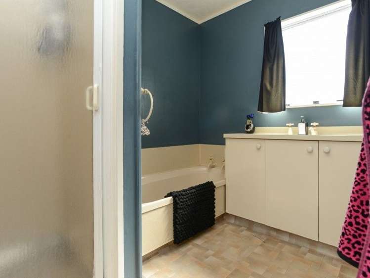 216 Chatham Road Flaxmere_12