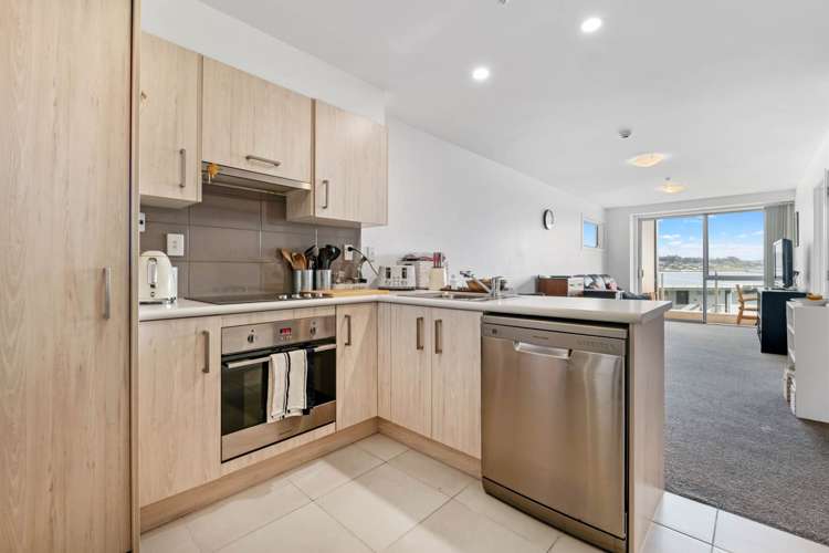 217/17 Link Crescent Stanmore Bay_6