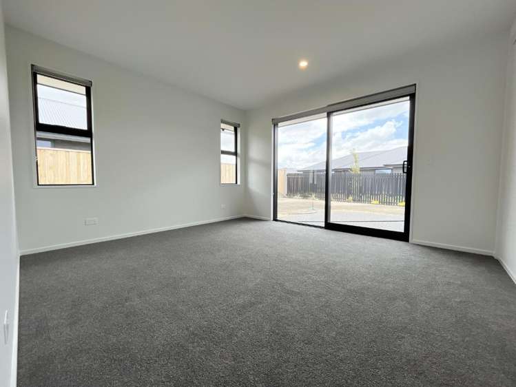 26 Harlequin Drive 11103_10