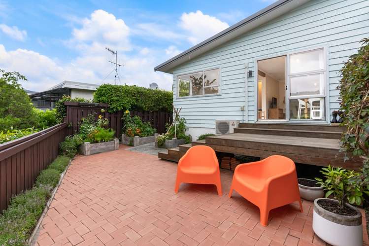 6B Ely Grove Wainuiomata_11