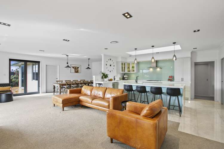 12 Gleneagles Way Waiwhakaiho_3