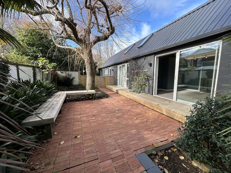 8 Meanda Gardens Sunnyhills_27
