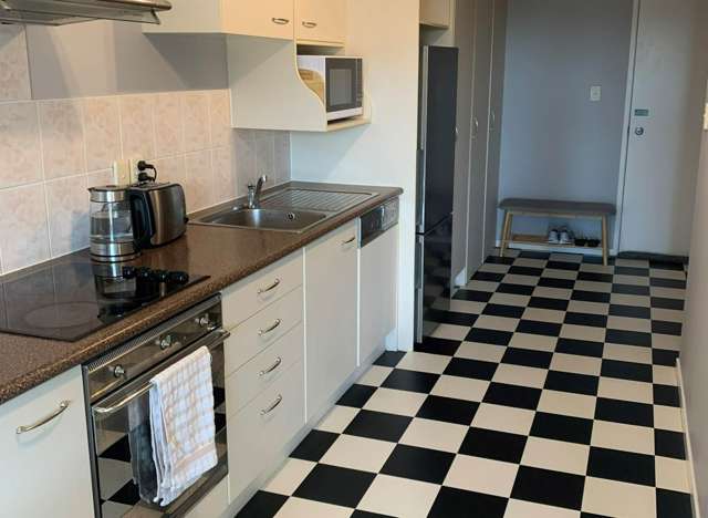 Contemporary unfurnished North facing apartment