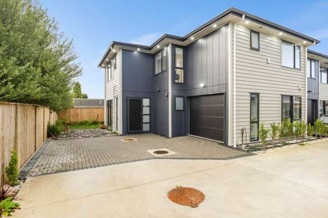 Spacious Family Home in Top Pahurehure Location!