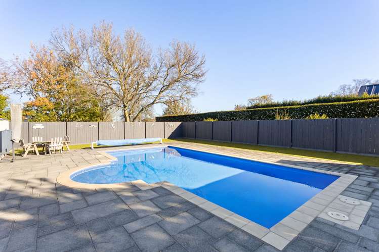 64 Athlone Drive Cambridge_24