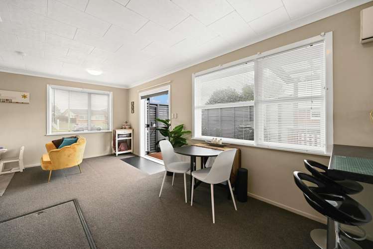 24 Garden Heights Avenue Glenview_6