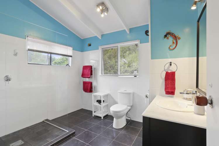 1123 Huia Road Huia_6
