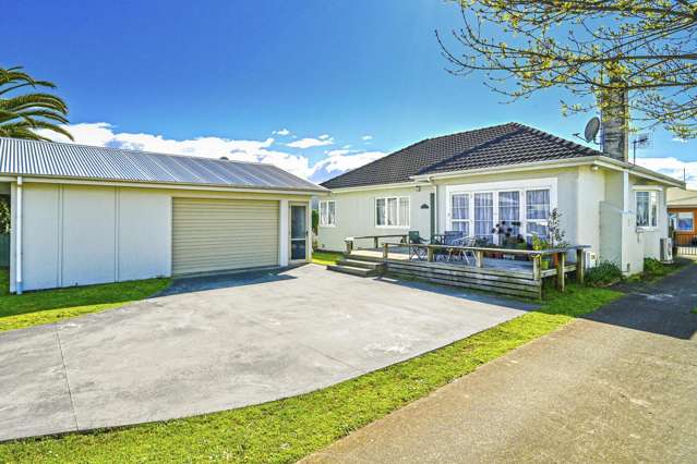 Low maintenance living, prime location