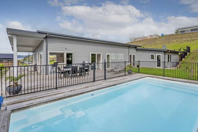 Sea view, bush views, and a pool